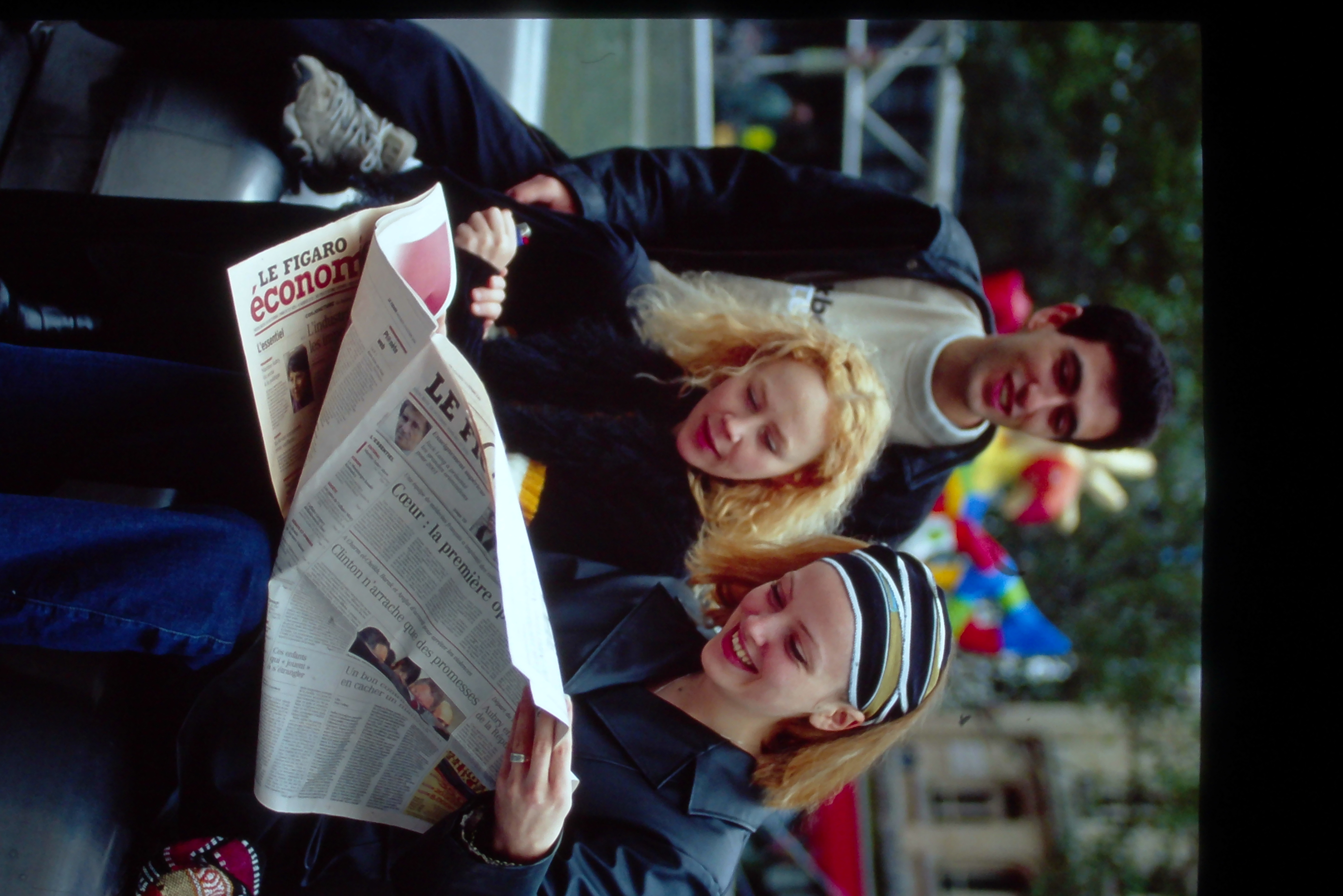 Students reading Le Figaro at Centre Georges Pompidou