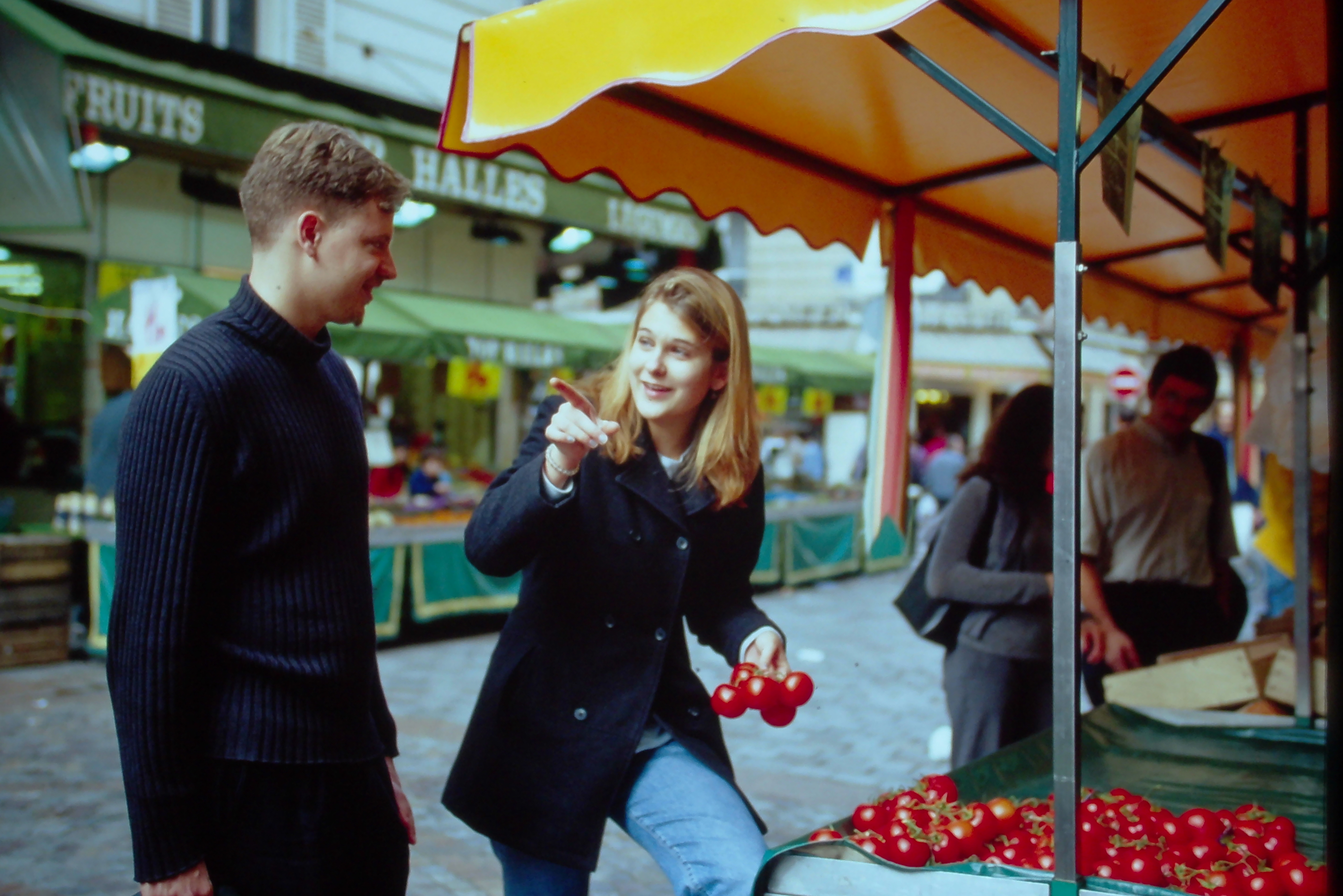 AUP students shopping on Rue Cler