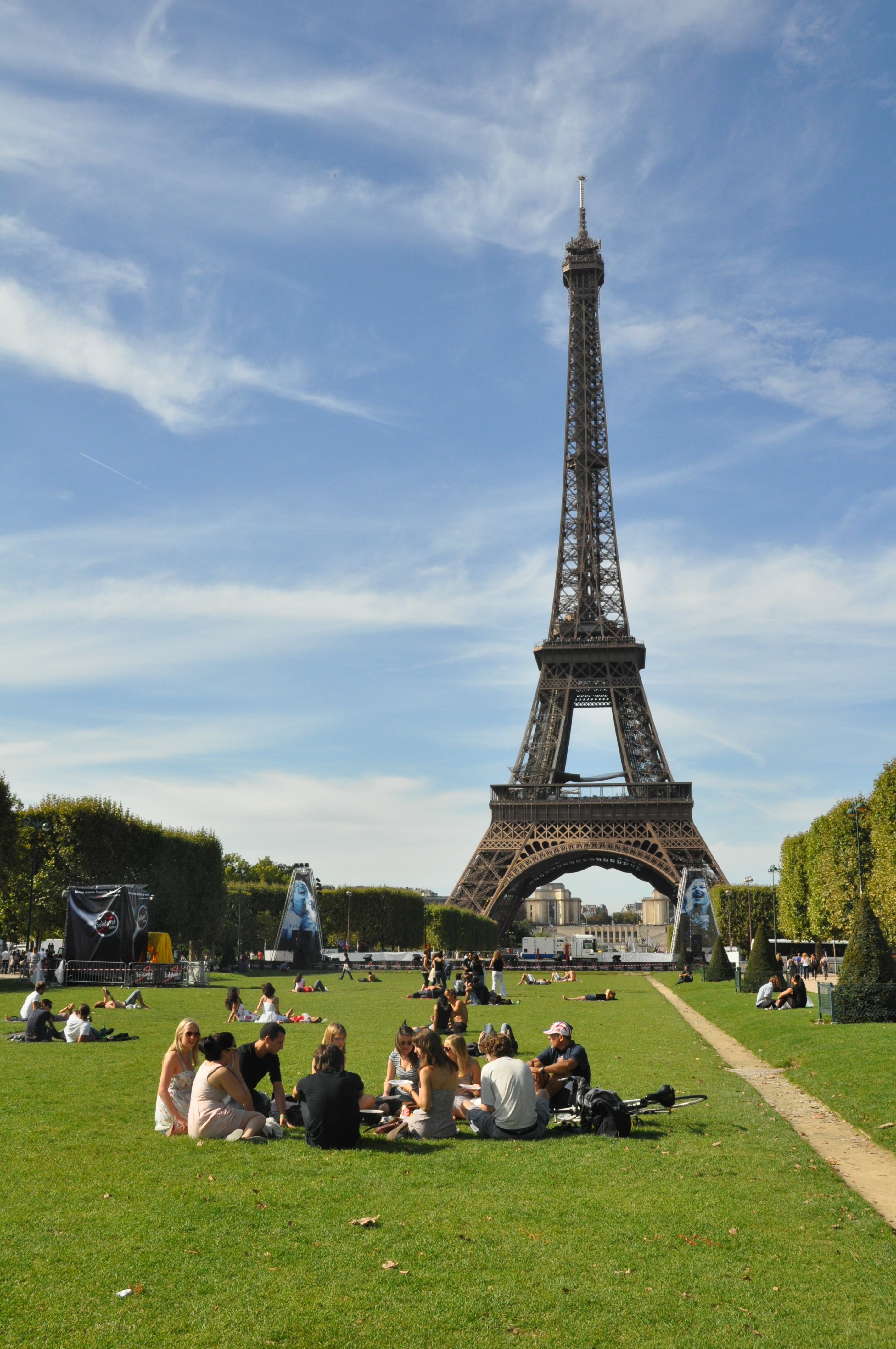 Student Advisor Picnic at Champ de Mars
